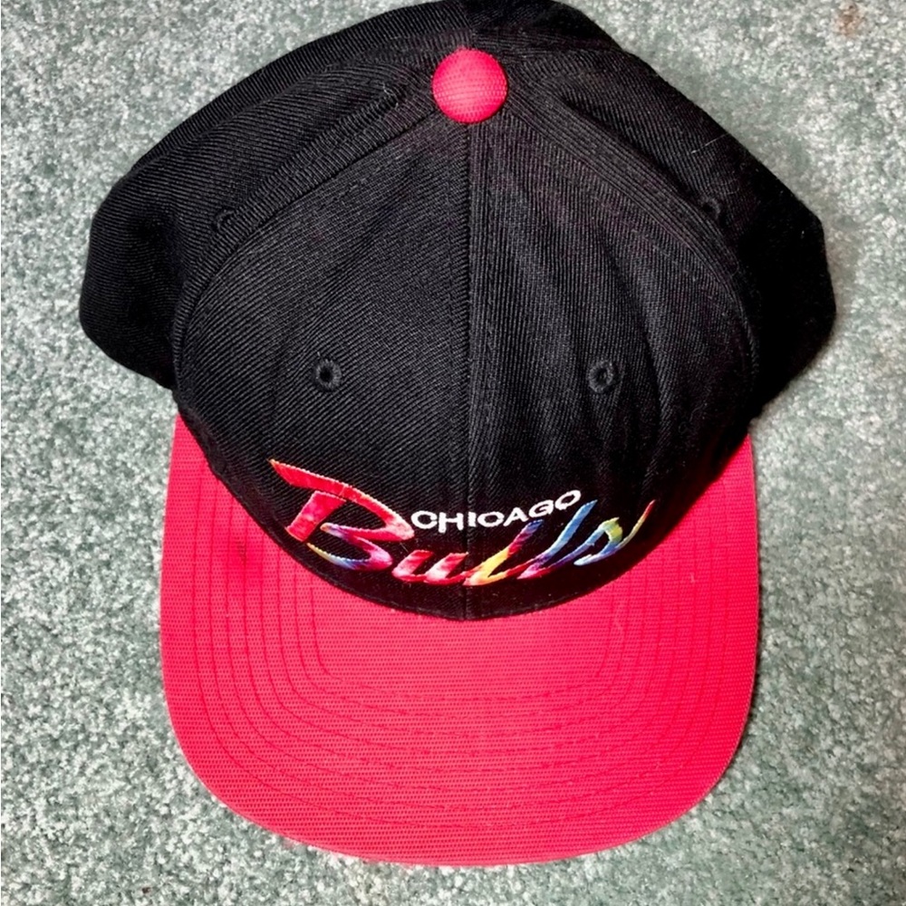 MITCHELL & NESS CHICAGO BULLS RAINBOW SNAPBACK BALL CAP/HAT - Picture 2 of 8
